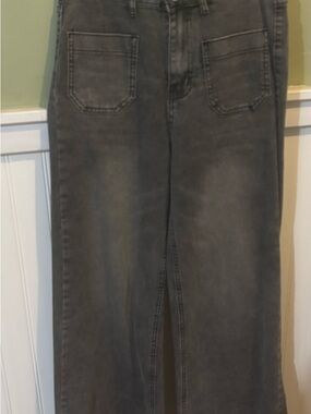 Wide-Leg Women's Jeans in Washed Gray